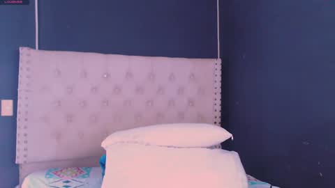 Snapshot of valen_thompson chatting on February 6, 11:37 pm IG-valen mendoza99 twitter valenthompson99 online show from February 6, 11:37 pm