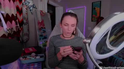 Violet Weatherbee online show from April 28, 12:53 am