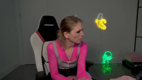 VelvetTGirl online show from February 27, 3:45 am