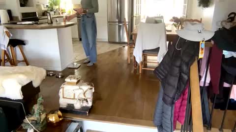 Vivlove online show from April 18, 5:37 pm