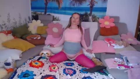 Emilia inst  online show from October 29, 2:15 pm