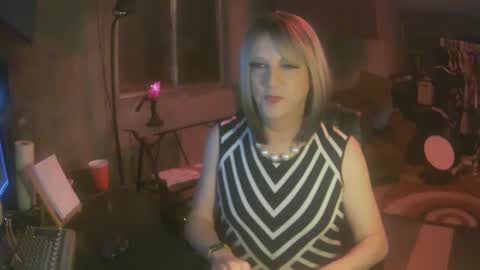 Snapshot of whisperlace chatting on December 4, 2:36 am Whisper online show from December 4, 2:36 am