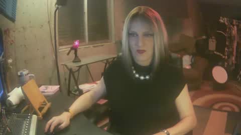 Snapshot of whisperlace chatting on December 8, 3:18 am Whisper online show from December 8, 3:18 am