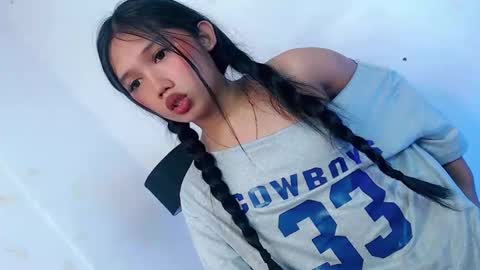 LE XI online show from March 22, 8:30 am