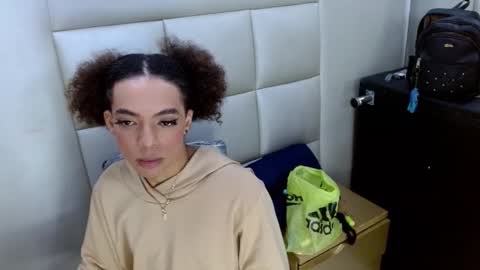 WinnyBarness online show from October 31, 2:43 am