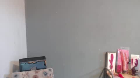 SHENIEL RODRIGUEZ online show from February 8, 12:55 pm