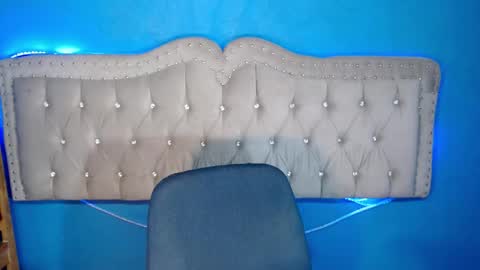 aurora online show from April 20, 12:45 am