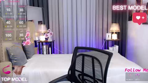 I LOVEE TO TRAVEL AROUND THE WORLD online show from February 3, 9:08 am