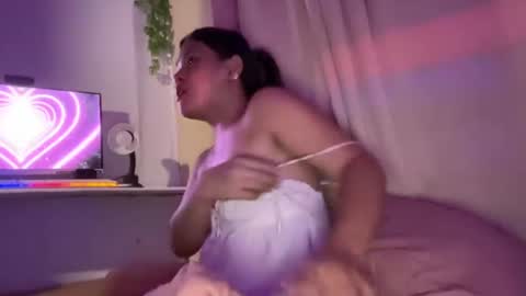 Xia Addison online show from July 20, 11:23 am
