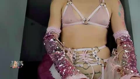 Snapshot of xthesexyboyx chatting on February 22, 7:12 am Femboy Exotic online show from February 22, 7:12 am