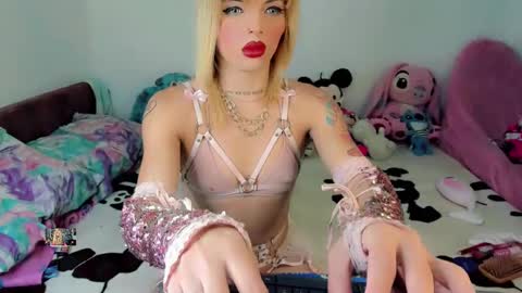 Snapshot of xthesexyboyx chatting on March 1, 6:00 pm Femboy Exotic online show from March 1, 6:00 pm