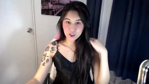 Snapshot of xxbeatrice69xx chatting on October 6, 10:21 pm Xxbeatrice69Xx online show from October 6, 10:21 pm