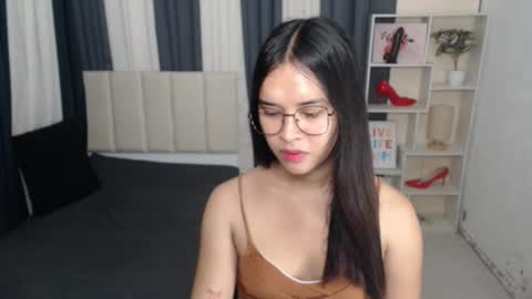 CHLOES ROOM online show from October 10, 6:42 pm