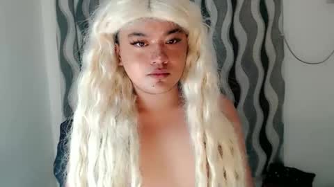 its me MADEL online show from March 17, 5:26 pm