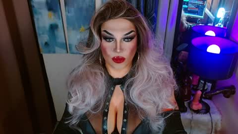 QUEEN MADISON  online show from April 2, 6:22 am