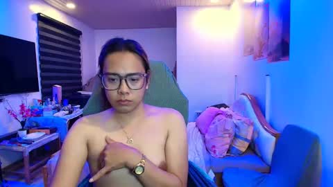 your_dreamgirlxxx69 online show from April 14, 1:05 pm