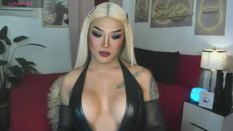 TRICXIEBELLE online show from April 8, 9:16 pm