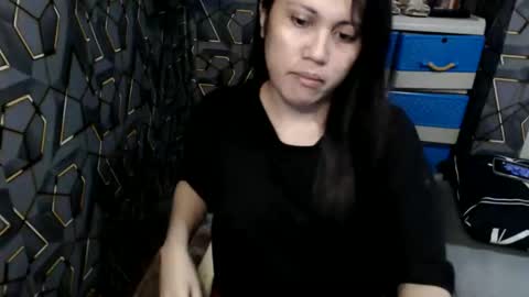 yumi online show from November 24, 10:55 pm