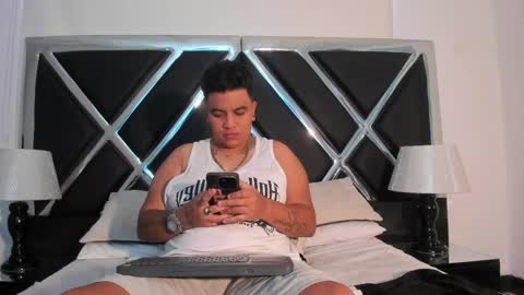 zeussmithh online show from April 20, 12:40 pm