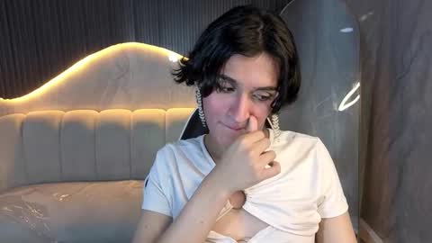 Zoe online show from December 13, 8:15 pm