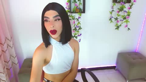 zoeschmmit online show from February 7, 8:04 pm