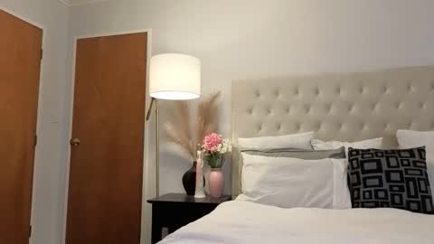 zoeyjohnson24 online show from April 20, 12:23 am