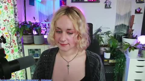 Zoey Ryan online show from March 23, 6:35 pm