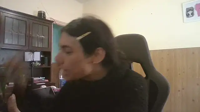 calliemaggotbone online show from April 18, 1:24 pm