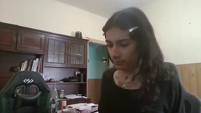 calliemaggotbone online show from April 23, 5:04 pm