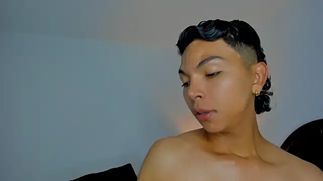 xhenisa  online show from March 12, 8:47 pm