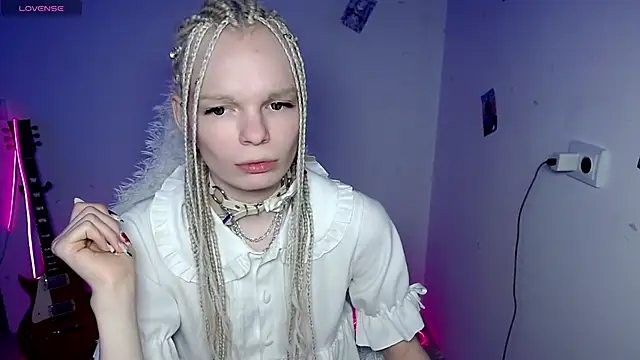 Emily Nyaffee online show from January 7, 2:04 am