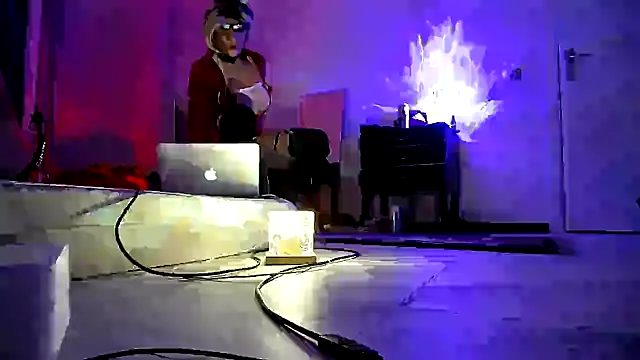 Snapshot of CharlotteVixxens chatting on February 12, 9:22 pm CharlotteVixxens online show from February 12, 9:22 pm