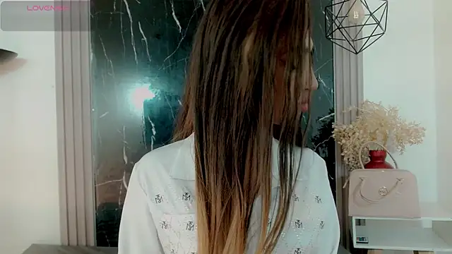 hilary rodriguez online show from March 28, 7:27 pm