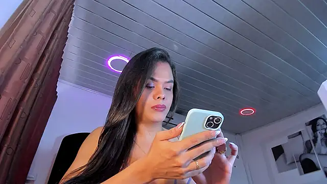 Snapshot of LatinVenuz chatting on February 19, 3:16 pm LatinVenuz online show from February 19, 3:16 pm