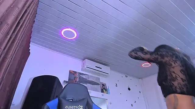 Snapshot of LatinVenuz chatting on March 3, 5:40 am LatinVenuz online show from March 3, 5:40 am