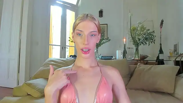 AliceSnowCatt online show from December 1, 3:25 pm