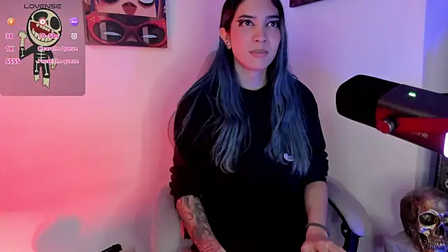 sofi pretty uwu- online show from April 27, 4:38 pm