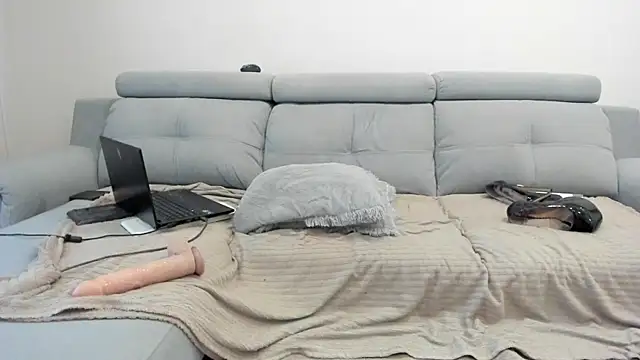 Kristina Sinclair online show from April 2, 1:42 pm