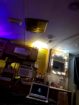 annika lately online show from October 29, 3:59 am