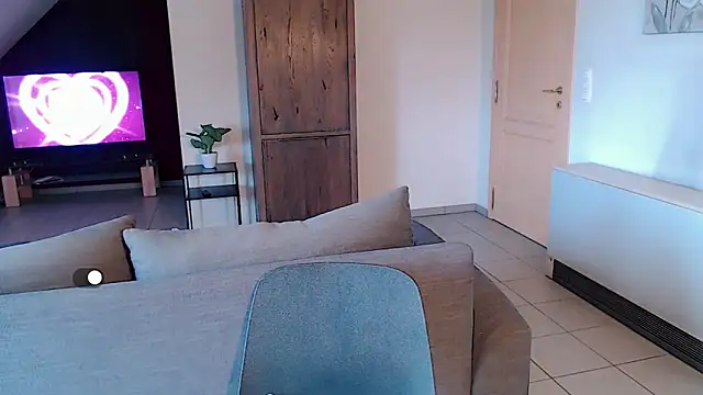 Ciinamonloren online show from September 25, 2:35 pm