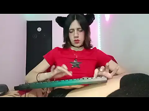 lucydreamm online show from October 2, 1:28 am