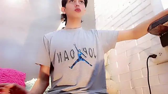 Daniela Pink  online show from September 27, 8:40 pm