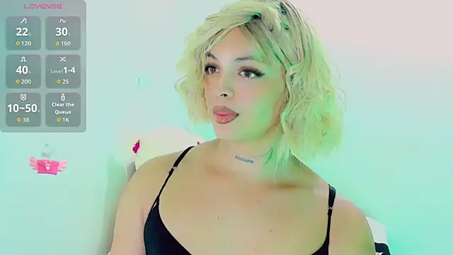 Emmaa Saenz  online show from March 29, 11:05 pm