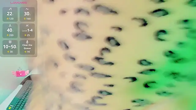 Emmaa Saenz  online show from March 30, 11:06 pm