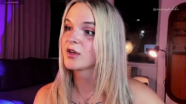 misschloe   online show from January 26, 12:05 am