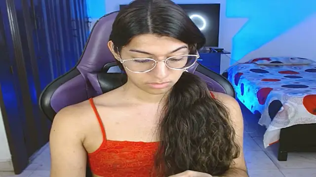 engielphoenis14 online show from April 18, 2:02 am