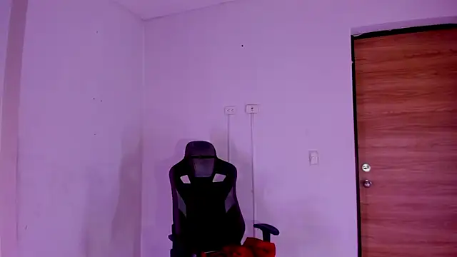 carolinemiller7 online show from October 25, 5:13 am