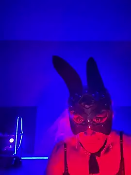 kandyloves online show from April 25, 9:35 am