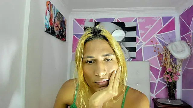 Brisahott online show from March 5, 2:17 pm