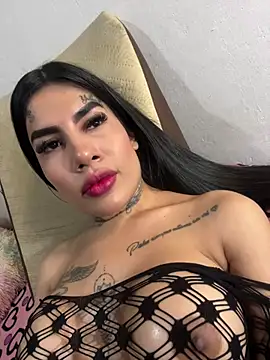 saragill323 online show from March 11, 6:30 pm